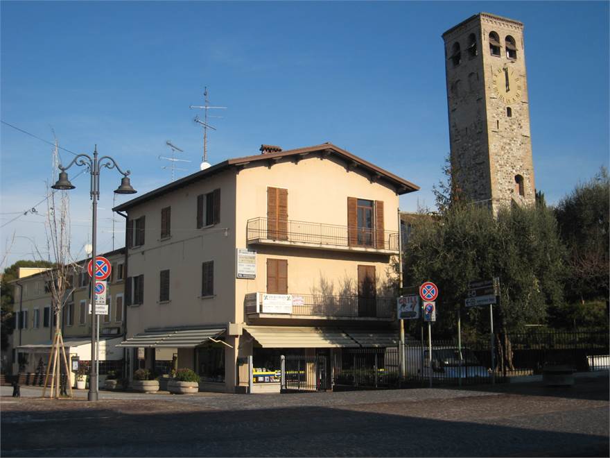 Photo 10